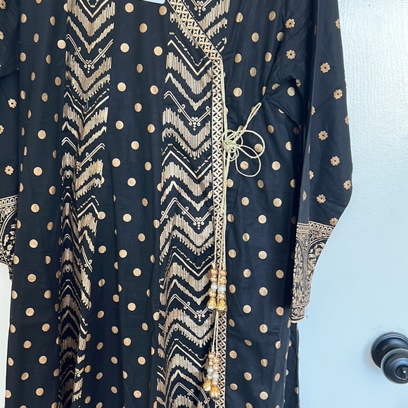 Indian/Pakistani Suit - Picture 6 of 10